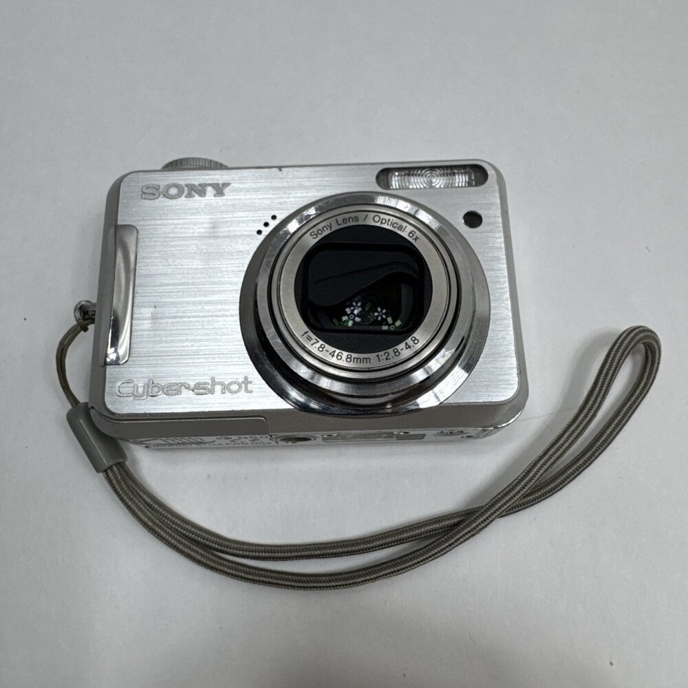2/$30 Sony CyberShot DSC-S800 8.1MP‎ Silver Digital Camera PARTS OR REPAIR